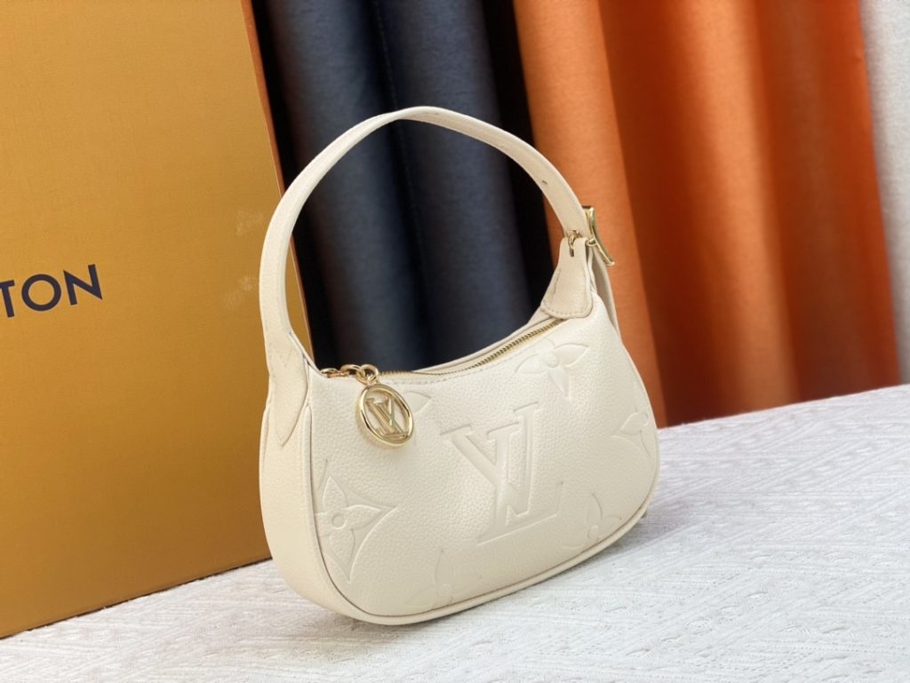 Louis Vuitton Mini Moon White 20Cm M82519 - Image 4