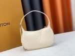 Louis Vuitton Mini Moon White 20Cm M82519 - Image 6