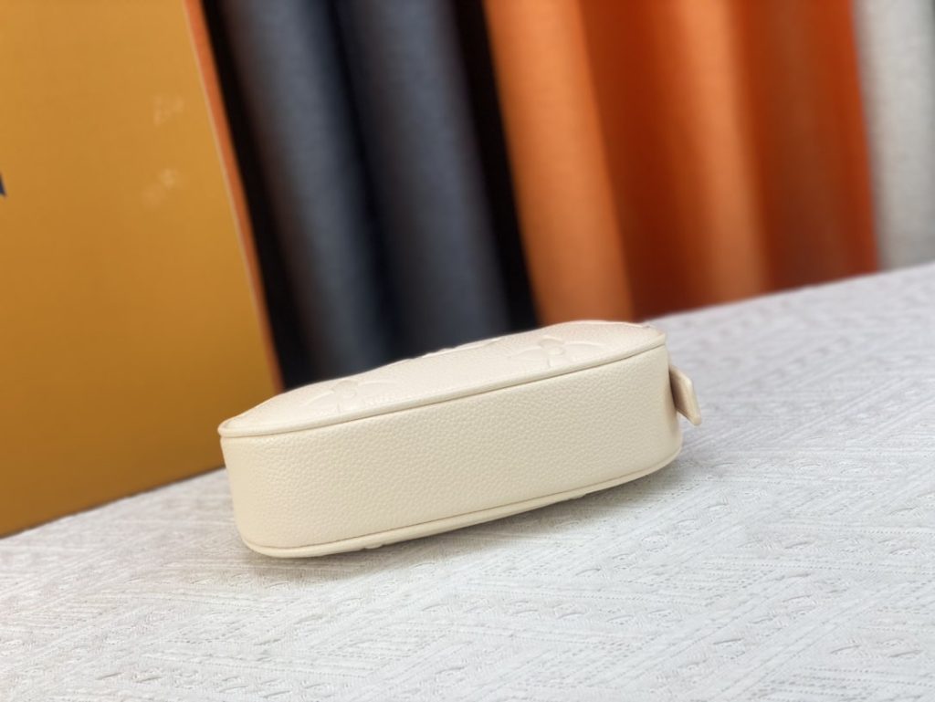 Louis Vuitton Mini Moon White 20Cm M82519 - Image 7