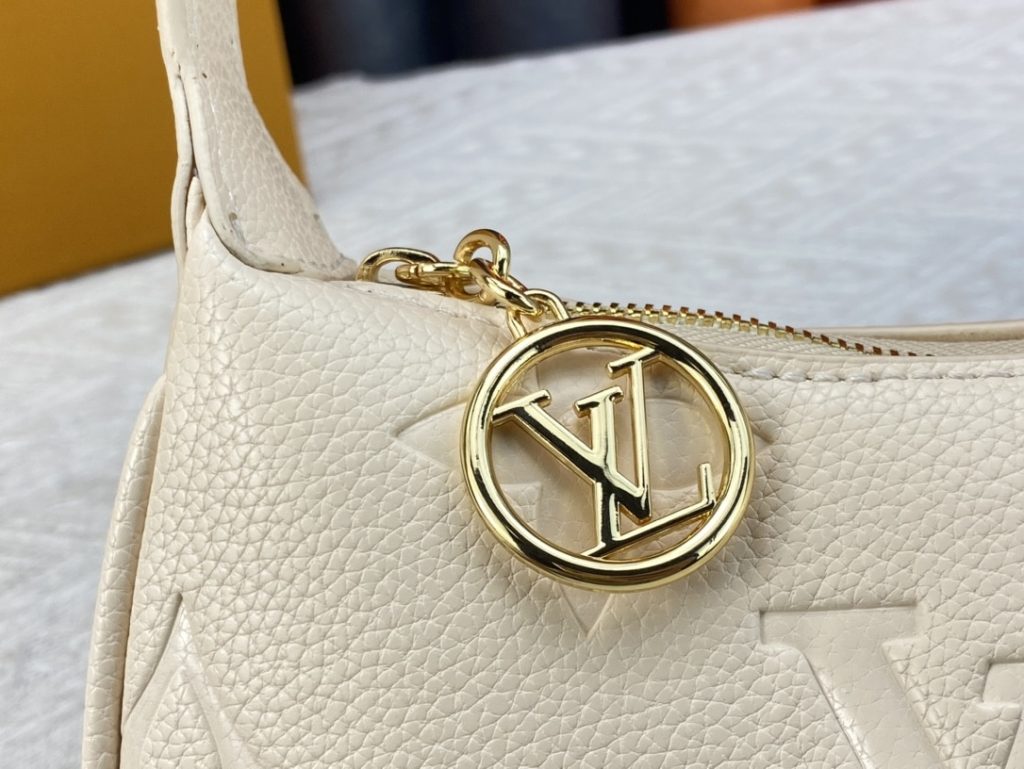 Louis Vuitton Mini Moon White 20Cm M82519 - Image 9