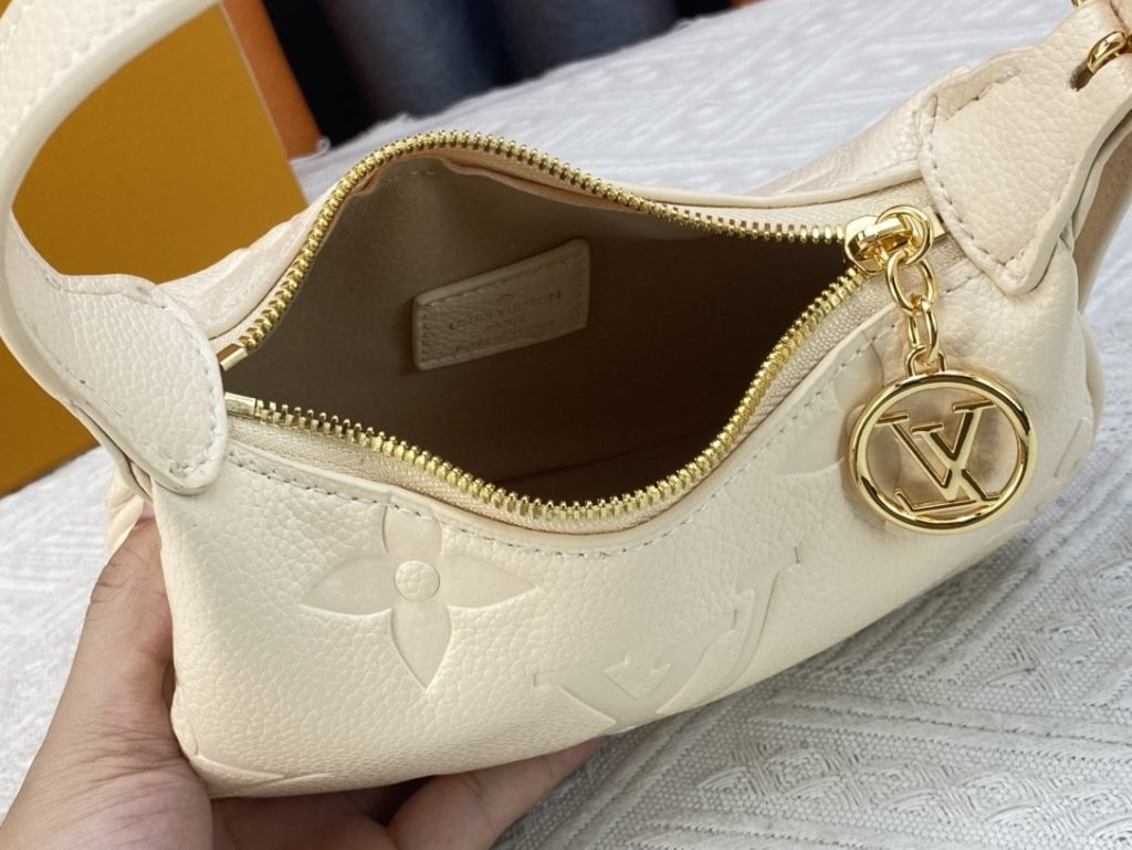 Louis Vuitton Mini Moon White 20Cm M82519 - Image 11
