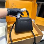 Louis Vuitton Capucines Mini Matte Black 21Cm - Image 4