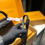 Louis Vuitton Capucines Mini Matte Black 21Cm - Image 7