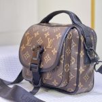 Louis Vuitton Quest Messenger Brown 18Cm M46973 - Image 10