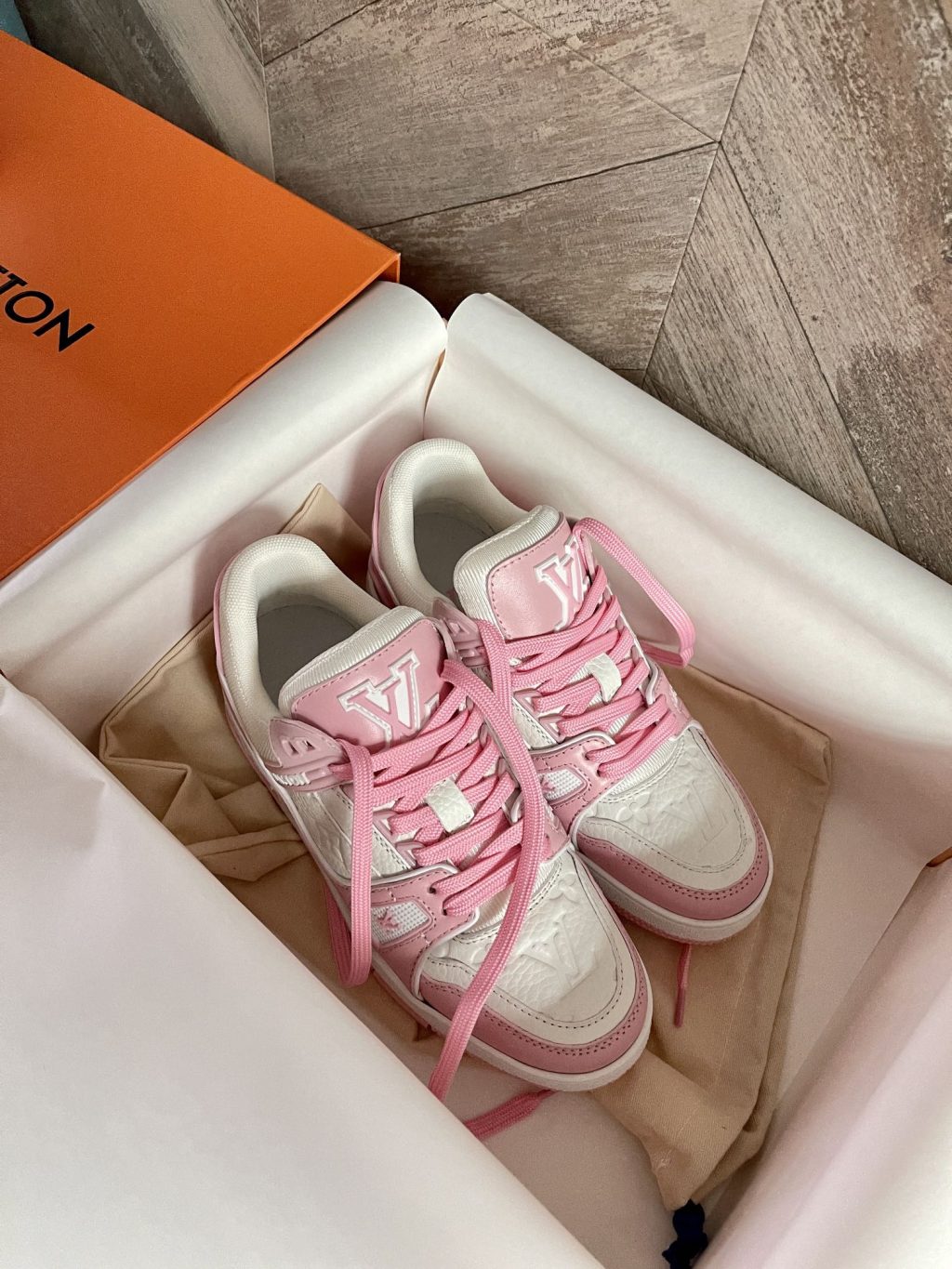 Louis Vuitton Lv Trainer Sneaker Pink Rose 1Aboek - Image 3