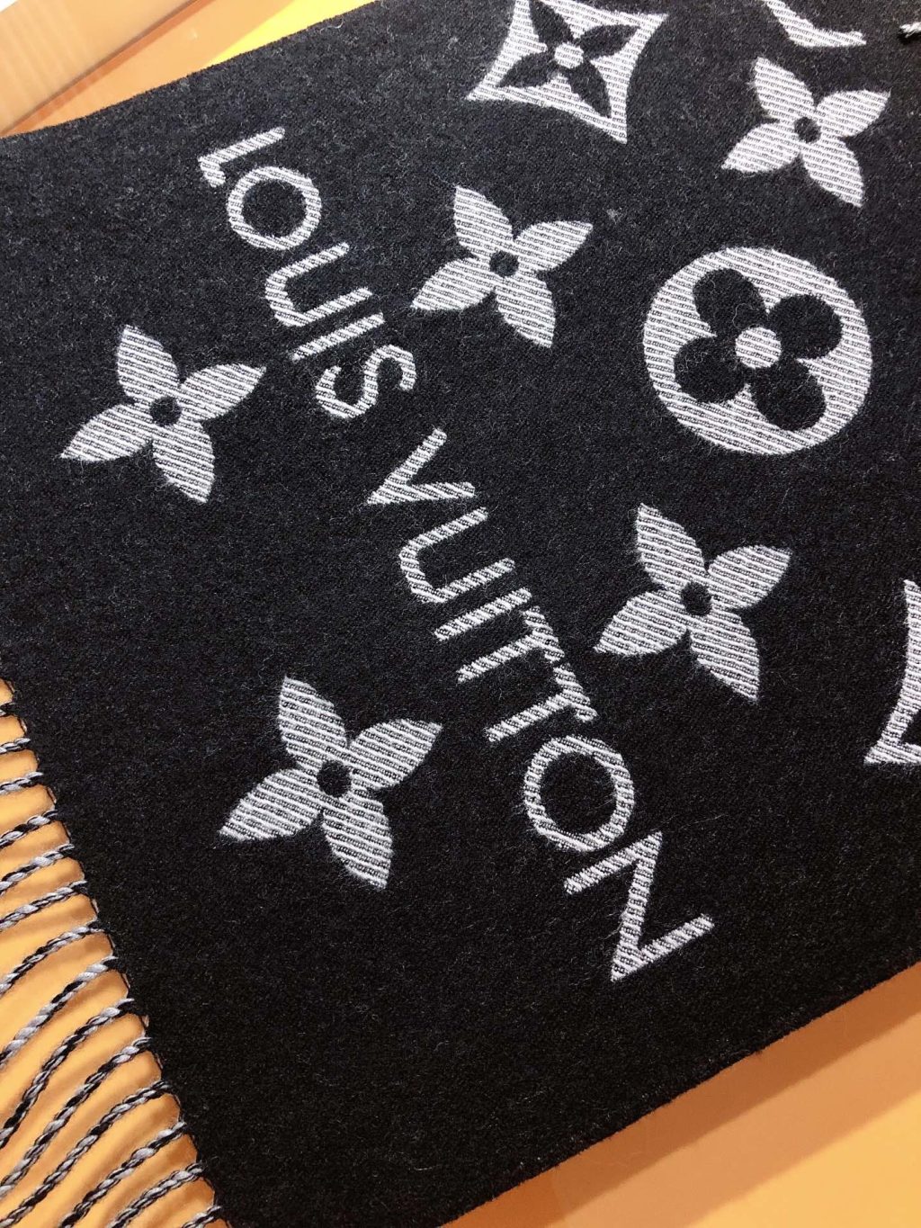 Louis Vuitton Lv Monogram Essential Scarf Encre Black M77853 - Image 6