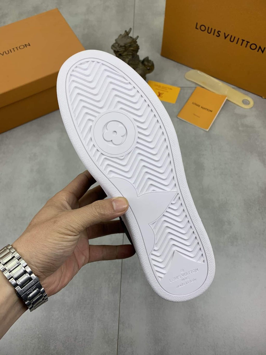 Louis Vuitton Sneaker Monogram Pattern In Black - Image 10