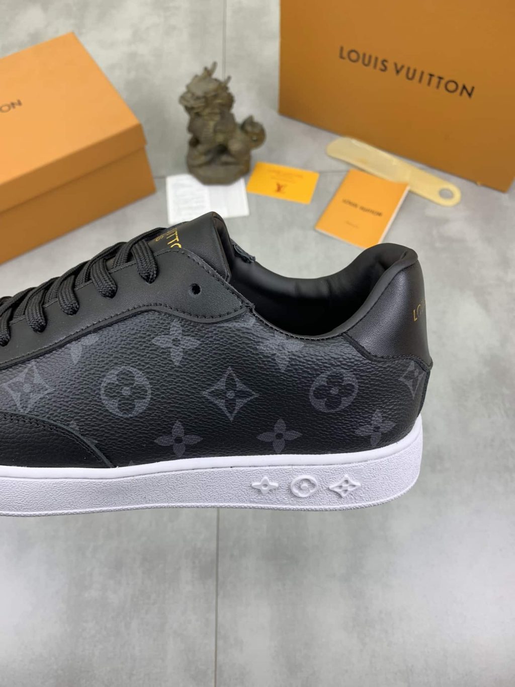 Louis Vuitton Sneaker Monogram Pattern In Black - Image 8