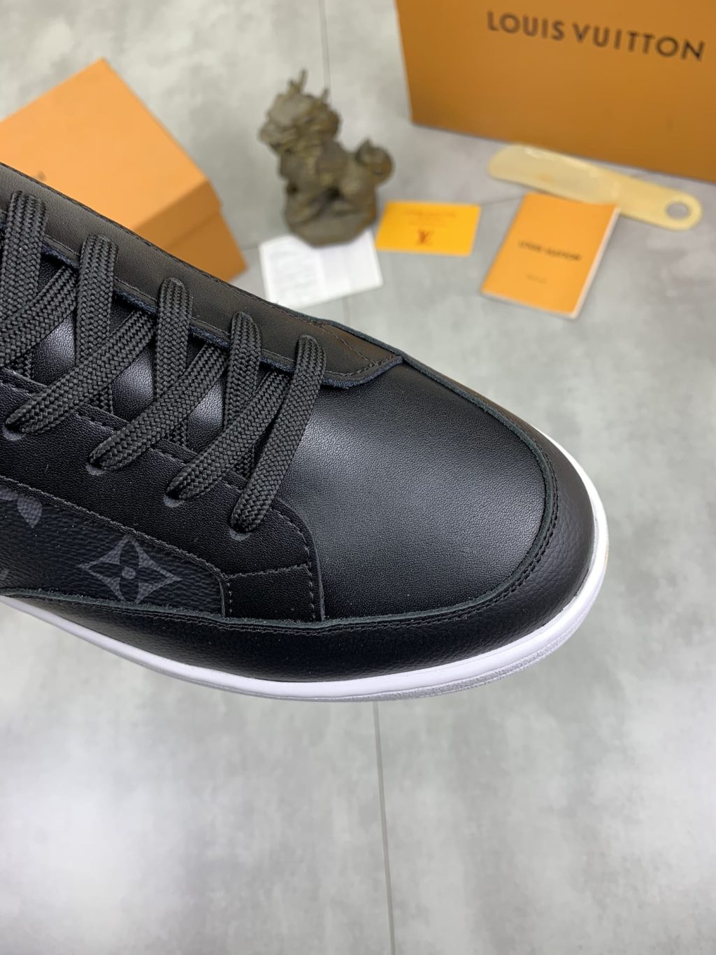 Louis Vuitton Sneaker Monogram Pattern In Black - Image 6