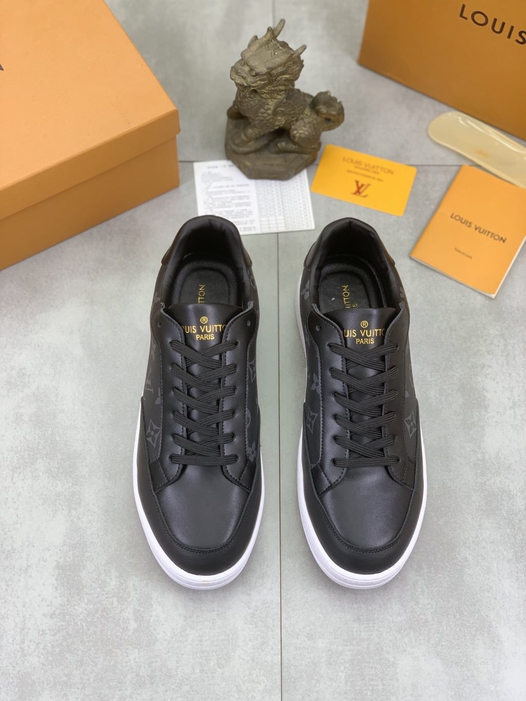 Louis Vuitton Sneaker Monogram Pattern In Black - Image 4