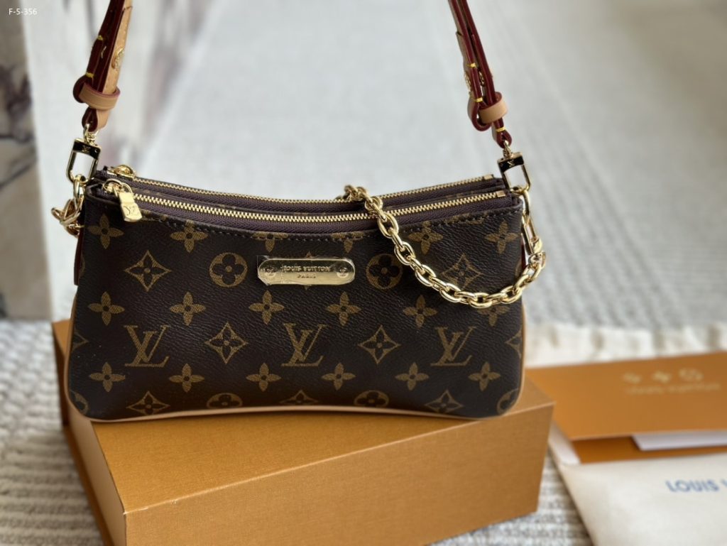 Louis Vuitton Liv Pochette Monogram Canvas 24Cm M83008 - Image 3