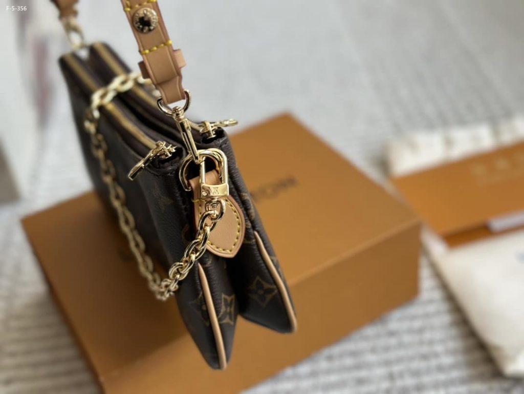 Louis Vuitton Liv Pochette Monogram Canvas 24Cm M83008 - Image 9