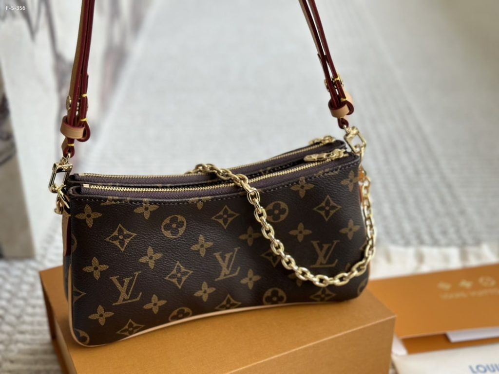 Louis Vuitton Liv Pochette Monogram Canvas 24Cm M83008 - Image 4