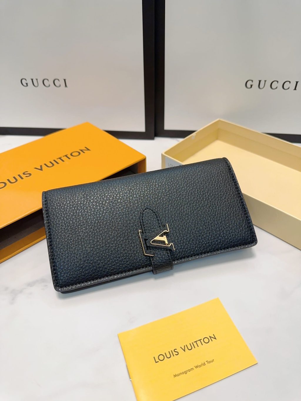 Louis Vuitton Lv Vertical Wallet Black 19cm M81330 - Image 4