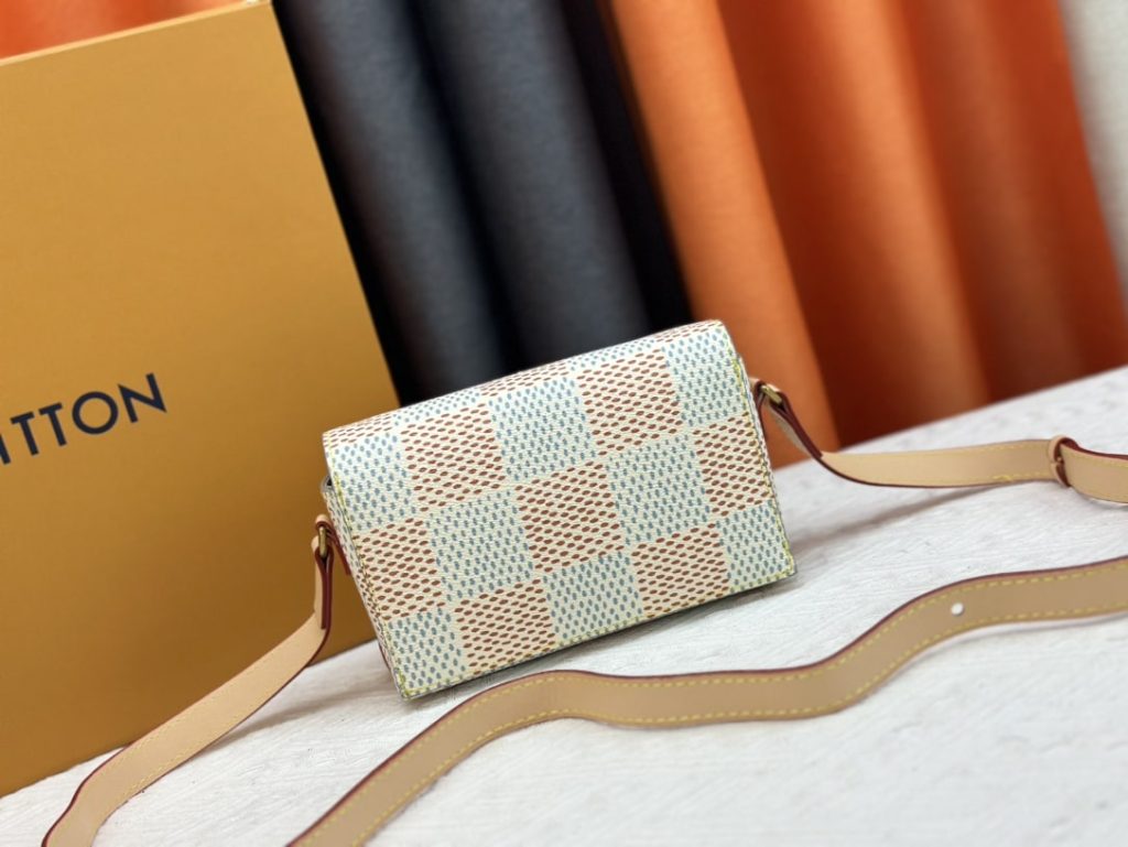 Louis Vuitton Steamer Wearable Wallet White 18Cm N40674 - Image 6