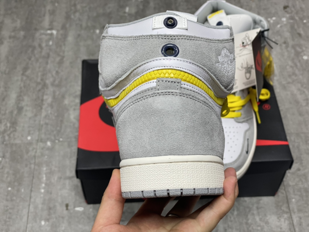 Air Jordan 1 High Switch Light Smoke Grey - Image 2