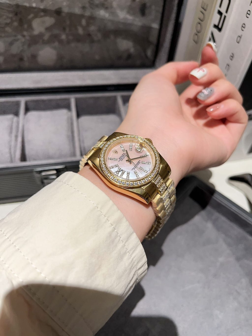 Rolex Datejust Diamond In Gold With Pinl Dial 31mm - Image 5