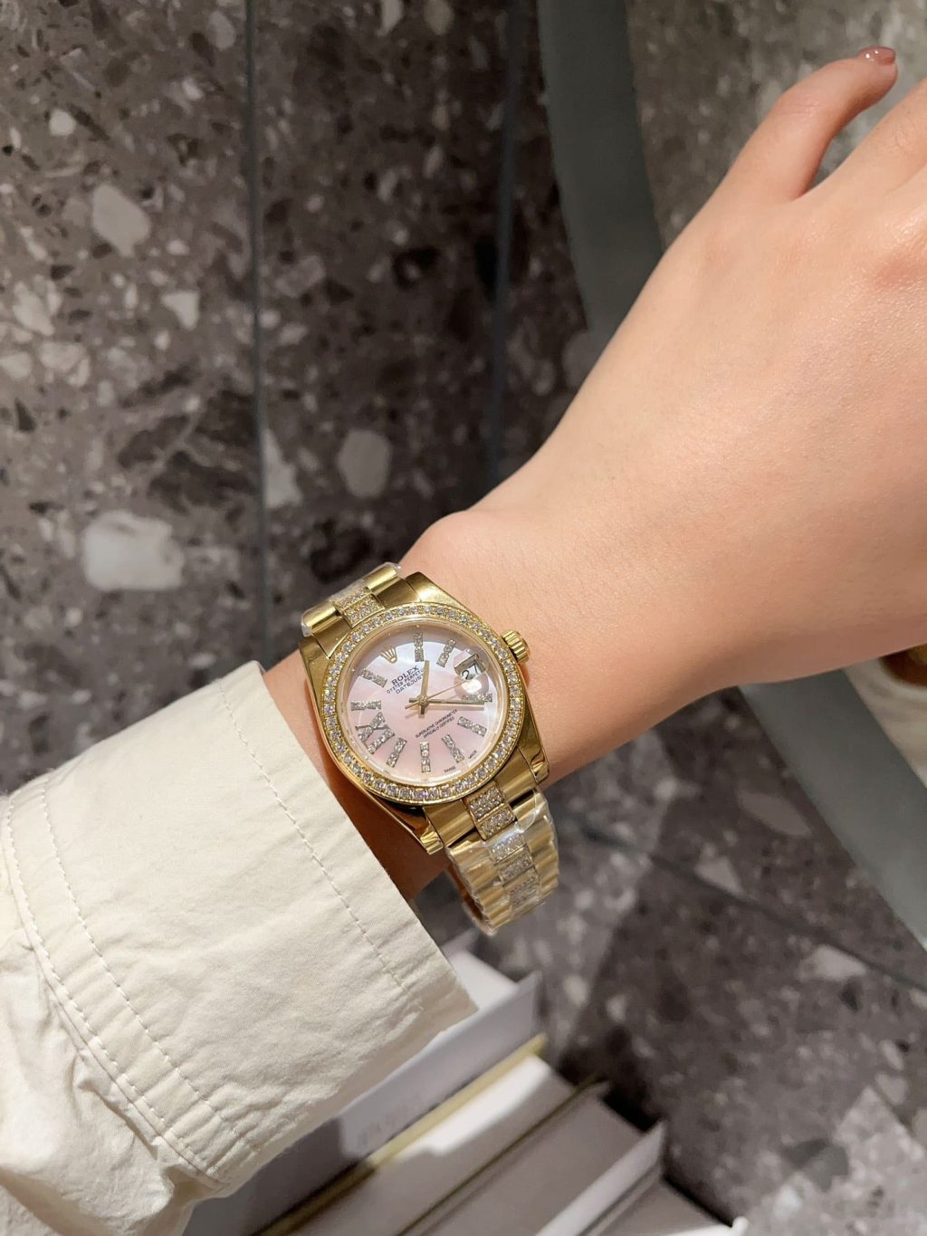 Rolex Datejust Diamond In Gold With Pinl Dial 31mm - Image 4