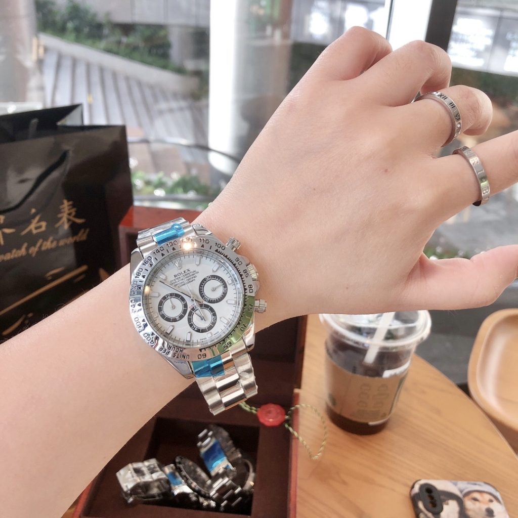 Rolex Oyster Perpetual Cosmograph Daytona 40mm - Image 3