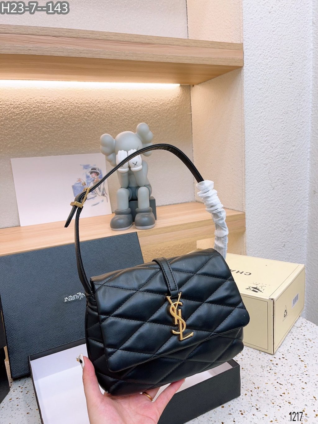 Saint Laurent Le 57 Quilted Leather Shoulder Bag Black 23Cm - Image 4