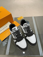 LV Trainer 2022 catwalk models - Image 3