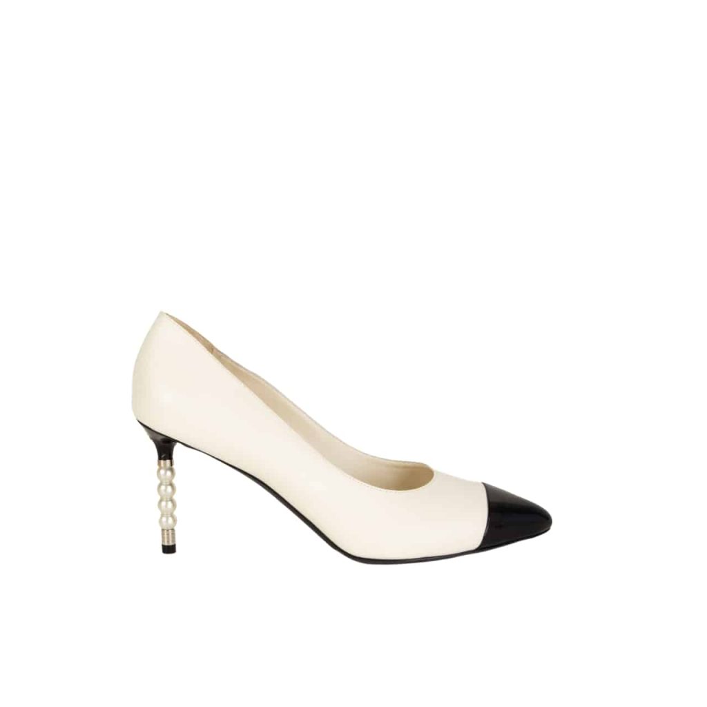 Chanel Pearl Embellished Heel Pumps White - Image 2
