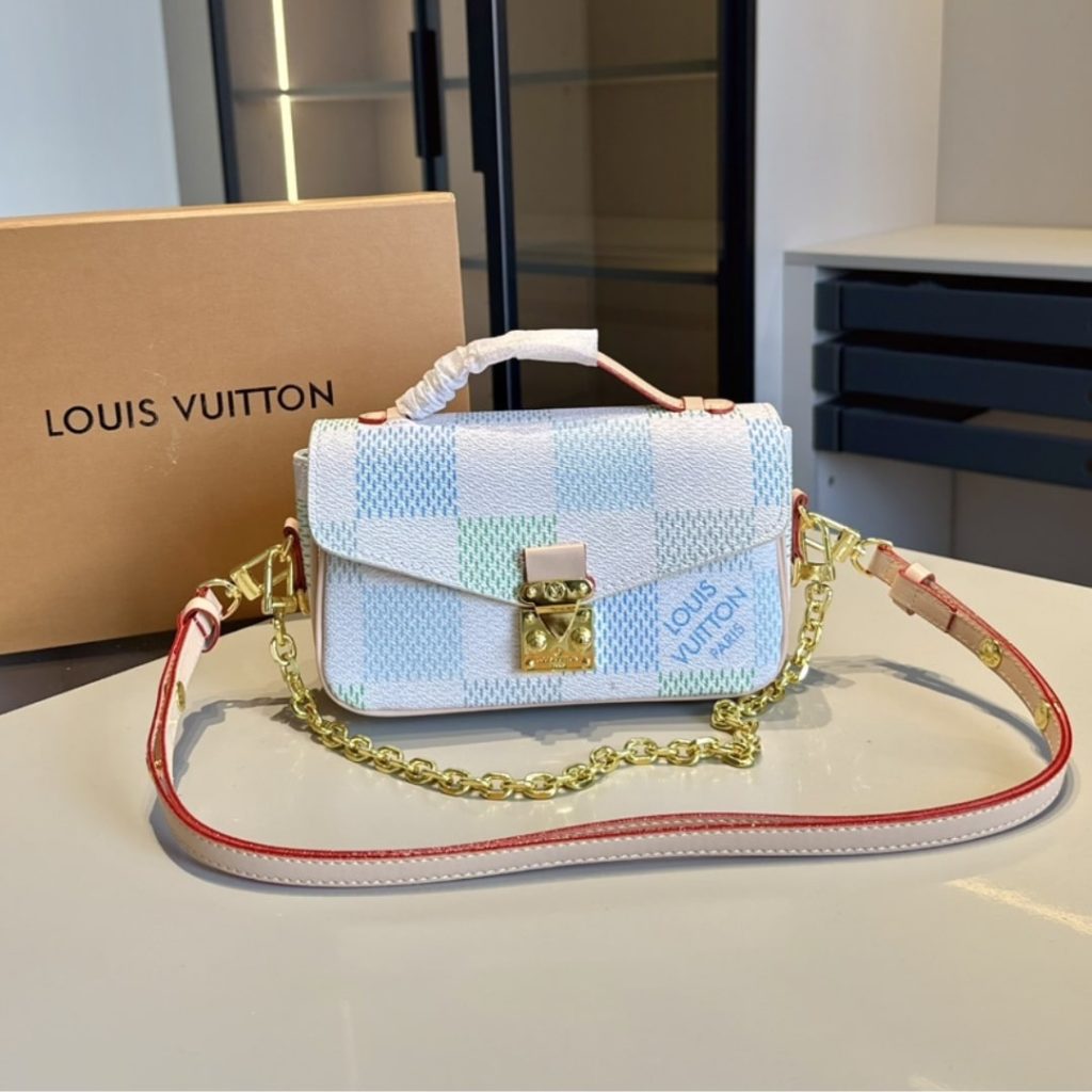 Louis Vuitton Pochette Métis East West Damier Canvas Light Blue 21cm - Image 3