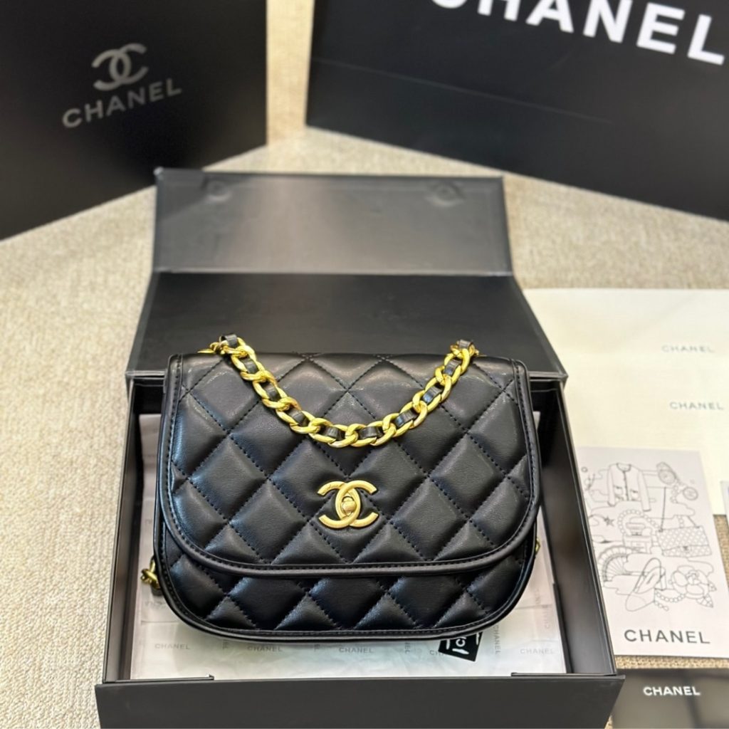 Chanel Crossbody Bag Leather And Gold Tone Metal Black 23Cm As4845 B16235 94305 - Image 3