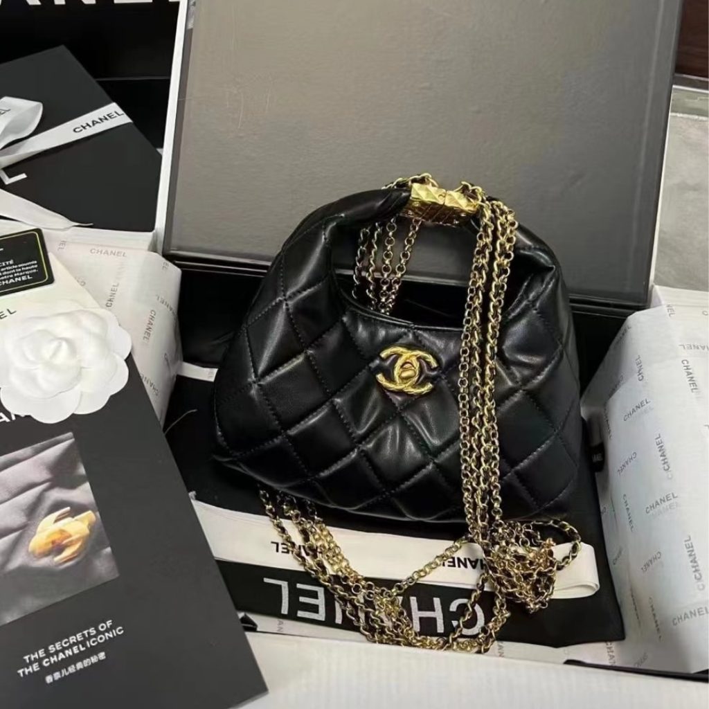 Chanel 24A Small Hobo Bag Shiny And Gold Tone Metal In Black 20Cm AS4966 B17320 94305 - Image 3