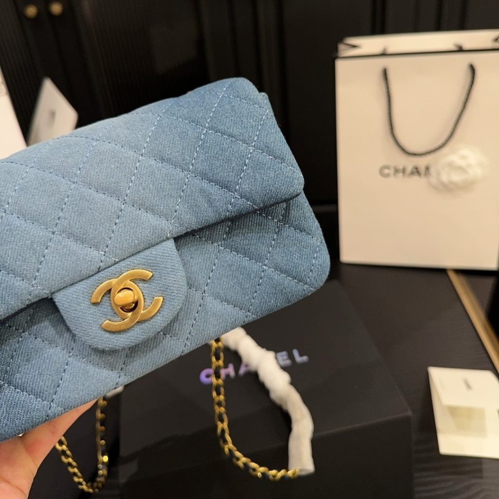 Chanel Classic Handbag Washed Denim And Gold Tone Metal Blue 19Cm A01112 B16747 Nx158 - Image 5