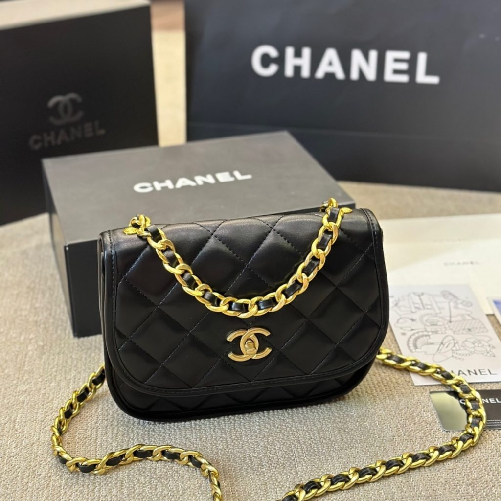 Chanel Crossbody Bag Leather And Gold Tone Metal Black 23Cm As4845 B16235 94305 - Image 5