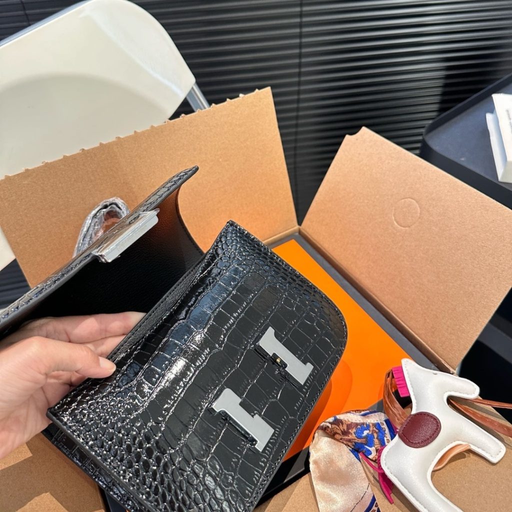 Hermès Mini Constance 19 Shiny Alligator Palladium Hardware Black 19Cm - Image 6