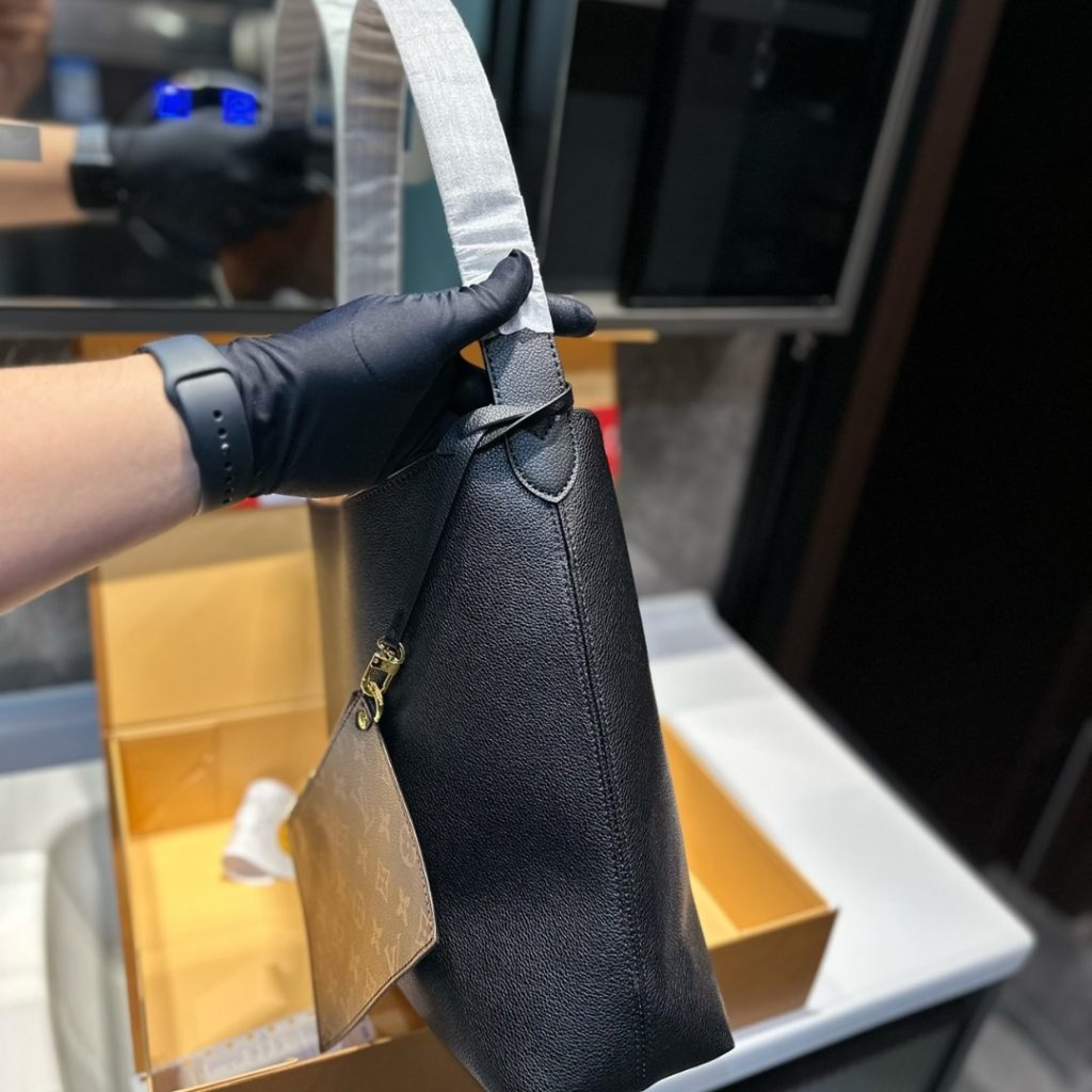 Louis Vuitton Low Key Hobo MM In Black 31Cm M24856 - Image 6