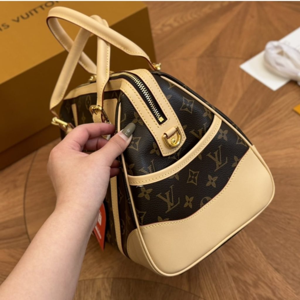 Louis Vuitton Berkeley Monogram Canvas Brown 32Cm M50208 - Image 7