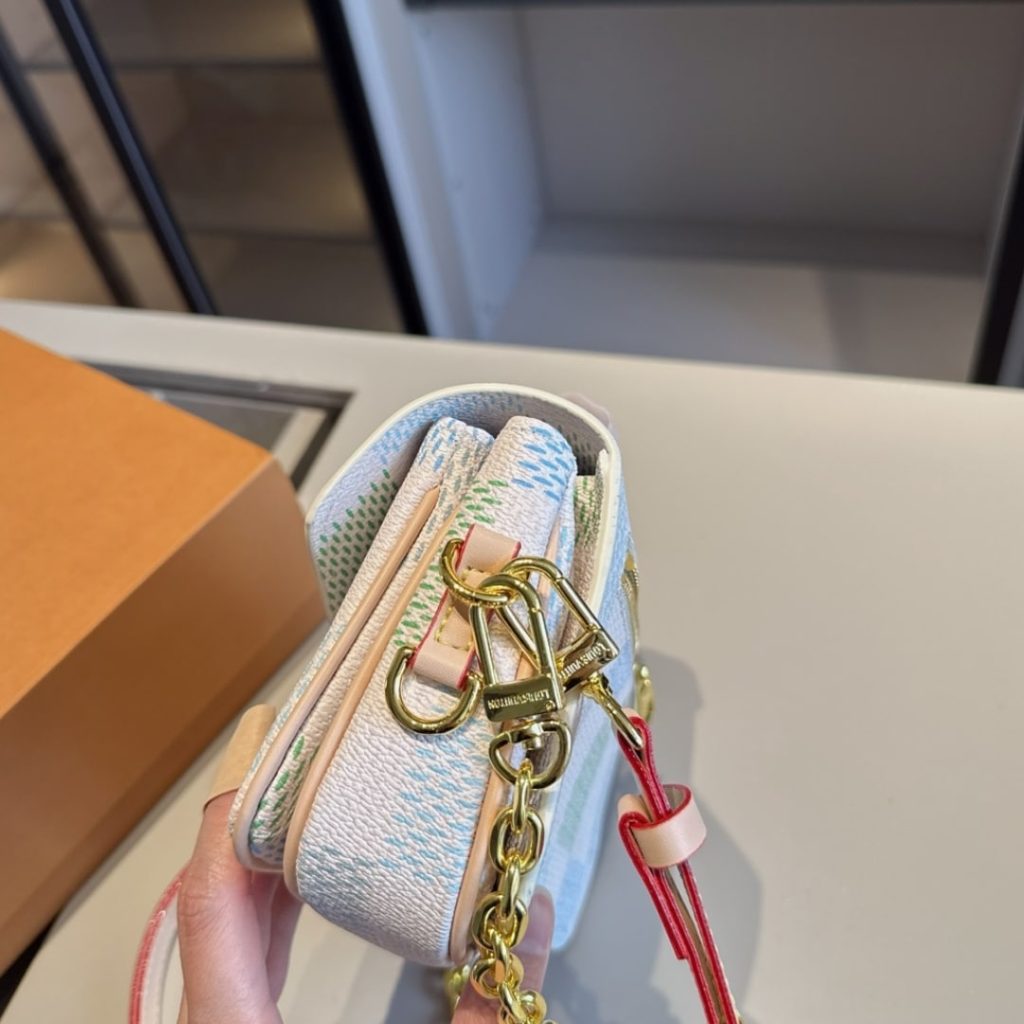 Louis Vuitton Pochette Métis East West Damier Canvas Light Blue 21cm - Image 8