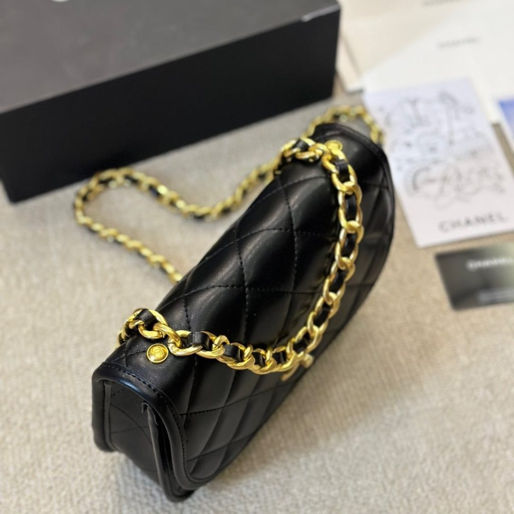 Chanel Crossbody Bag Leather And Gold Tone Metal Black 23Cm As4845 B16235 94305 - Image 7