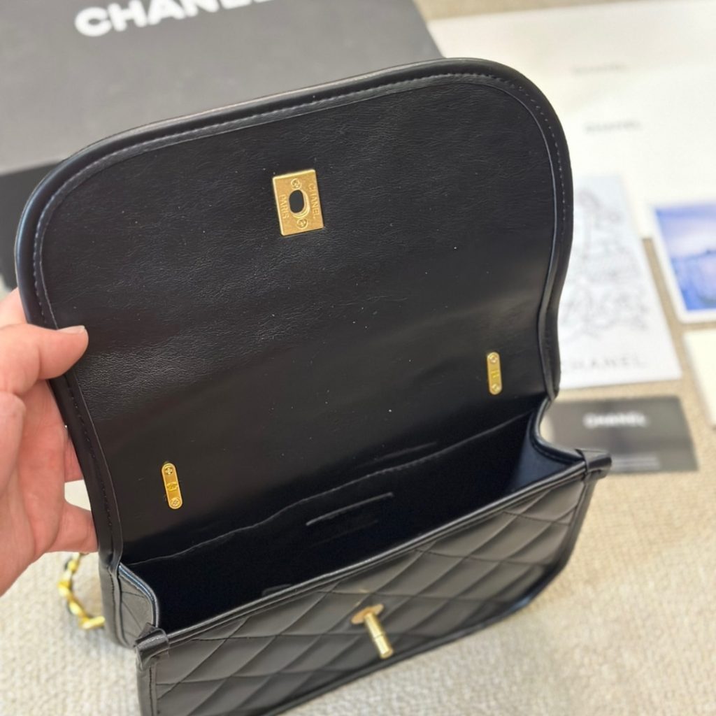 Chanel Crossbody Bag Leather And Gold Tone Metal Black 23Cm As4845 B16235 94305 - Image 8