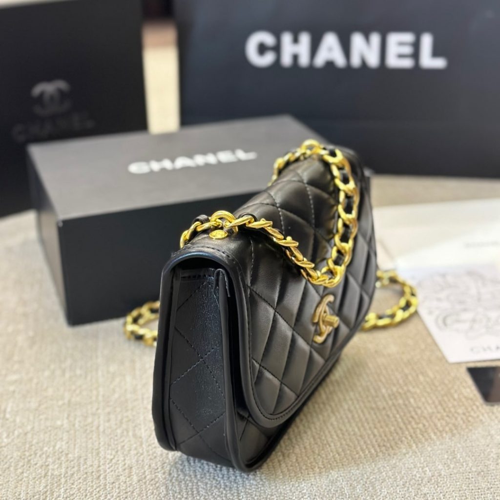 Chanel Crossbody Bag Leather And Gold Tone Metal Black 23Cm As4845 B16235 94305 - Image 9