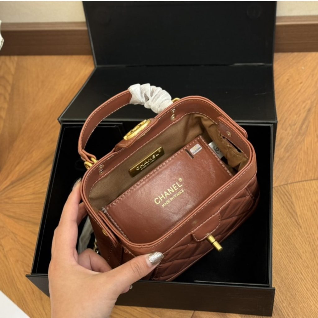 Chanel Mini Bag With Top Handle Shiny And Gold Tone Metal Brown 19Cm As4958 B16872 Ny562 - Image 9