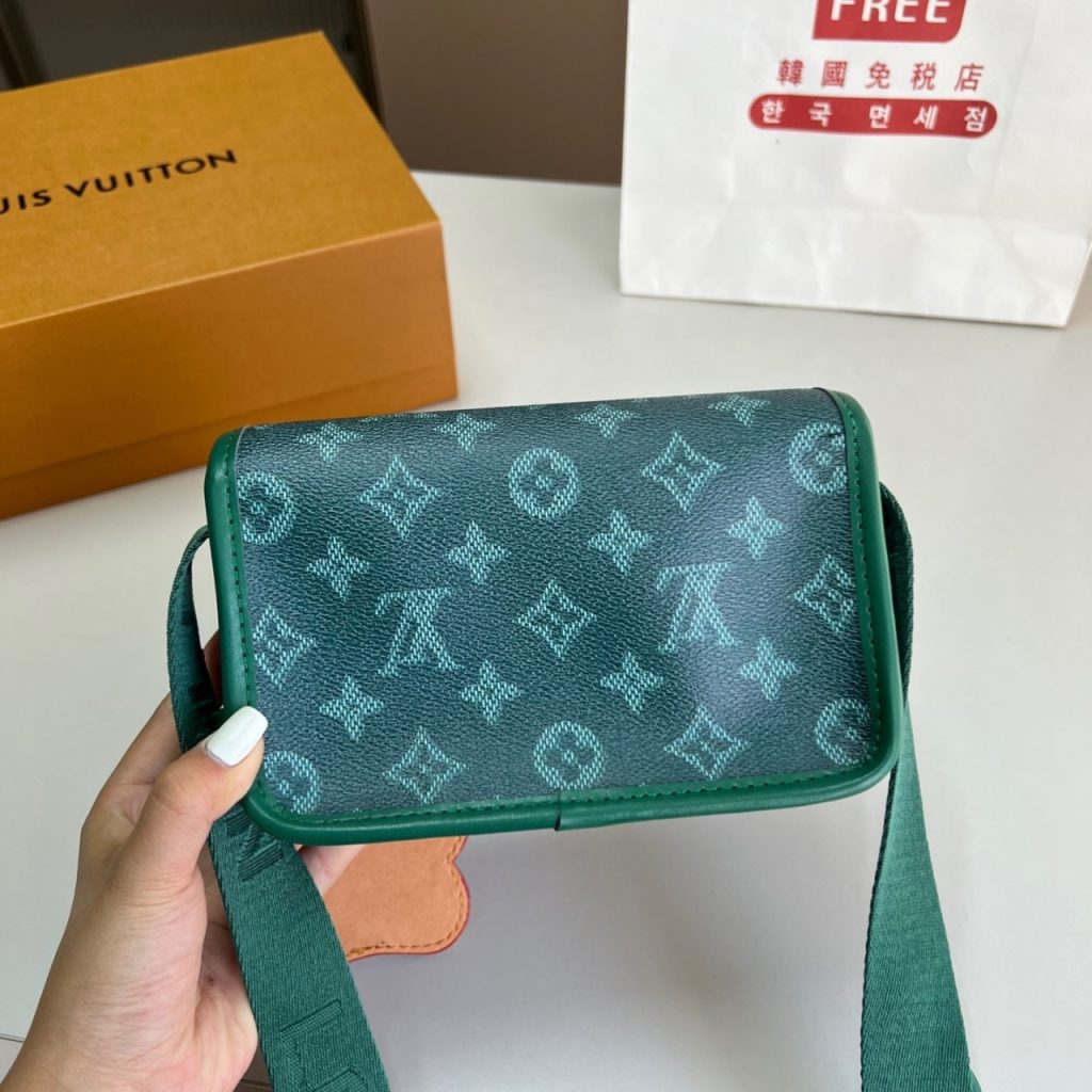 Louis Vuitton Bosphore Wearable Wallet Green 18cm M12637 - Image 6