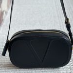 Valentino Vlogo Walk Leather Crossbody Bag Black 25Cm - Image 4