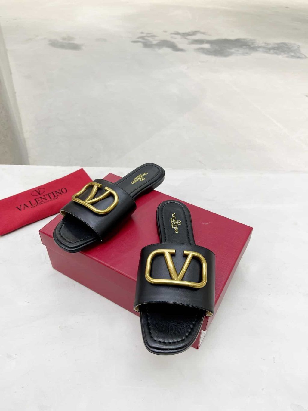 Valentino Garavani Vlogo Signature Slide Sandal Black - Image 9