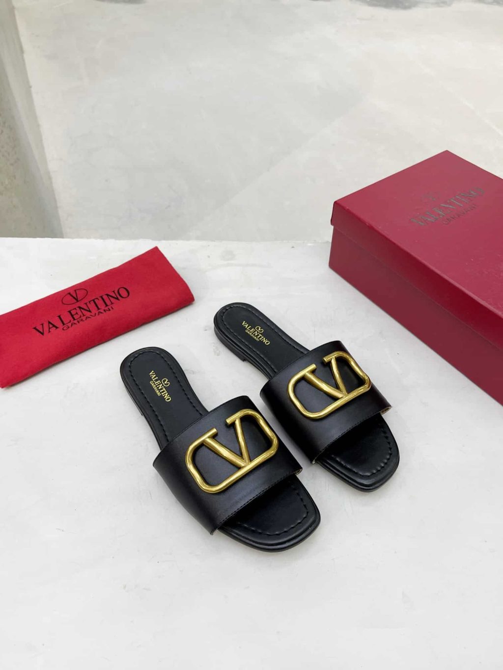 Valentino Garavani Vlogo Signature Slide Sandal Black - Image 10