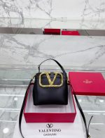 Valentino Garavani Supervee Leather Bucket Bag Black 20Cm - Image 3