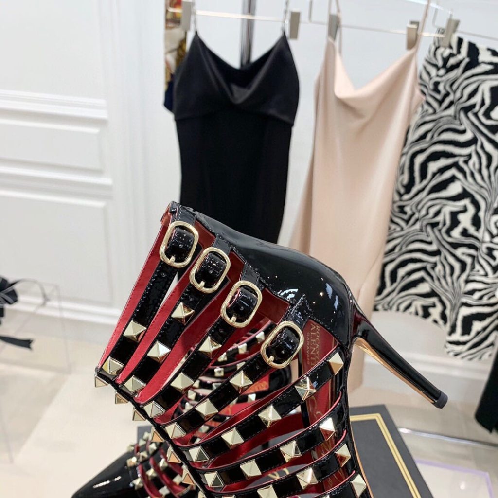 Valentino Garavani Rockstud Alcove Pumps Black - Image 3