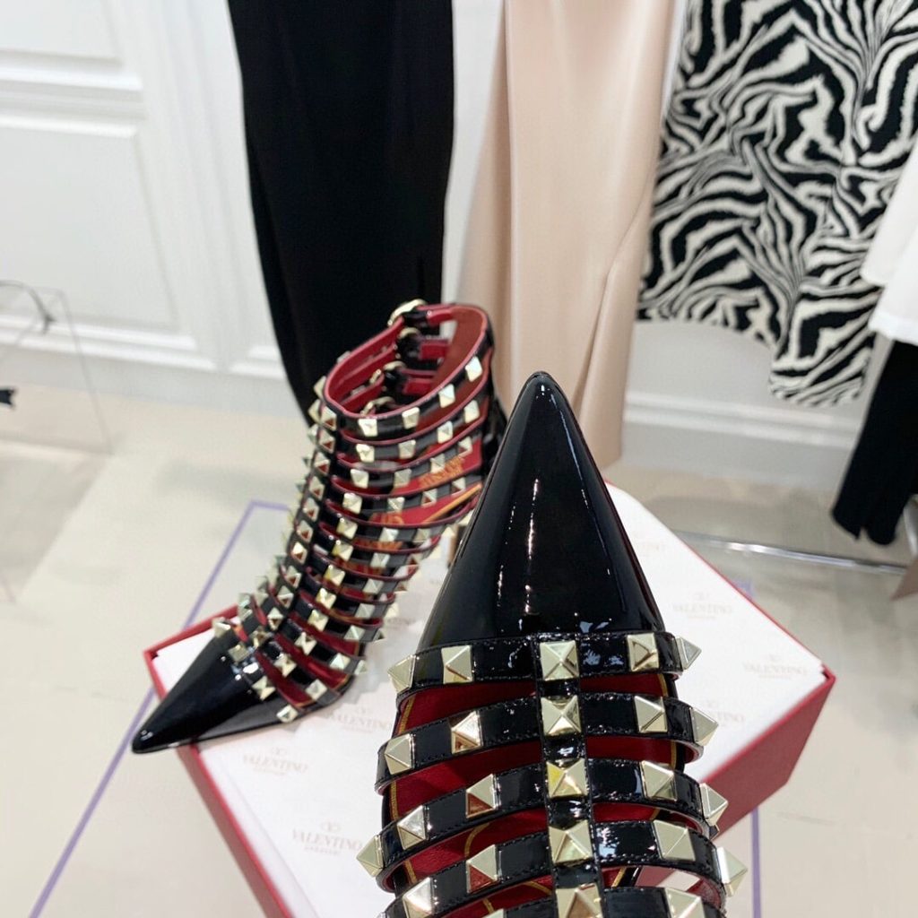 Valentino Garavani Rockstud Alcove Pumps Black - Image 5