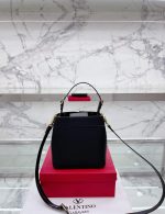 Valentino Garavani Supervee Leather Bucket Bag Black 20Cm - Image 8