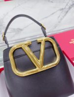 Valentino Garavani Supervee Leather Bucket Bag Black 20Cm - Image 9