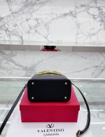 Valentino Garavani Supervee Leather Bucket Bag Black 20Cm - Image 10