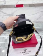 Valentino Garavani Supervee Leather Bucket Bag Black 20Cm - Image 11